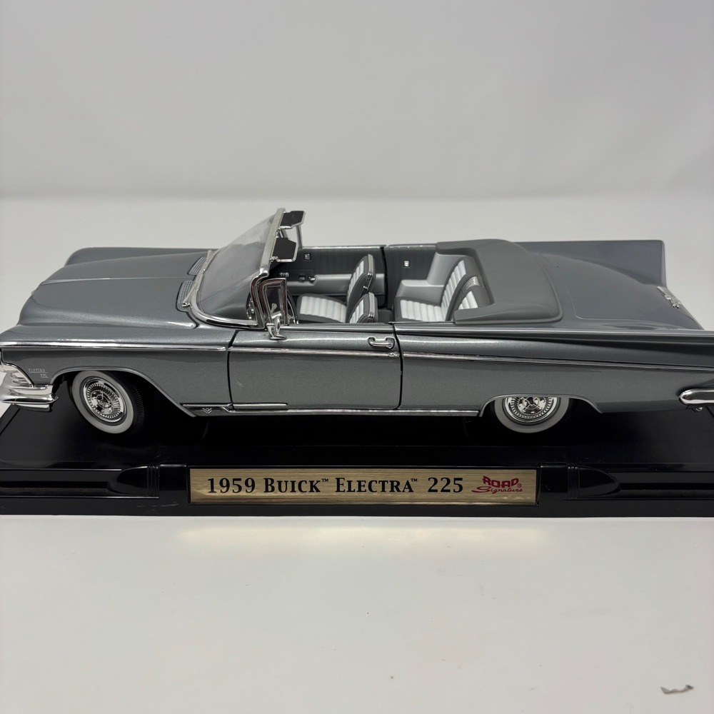 1959 Buick Electra 225 Convertible 1:18 Gray Road Signature Diecast No Box